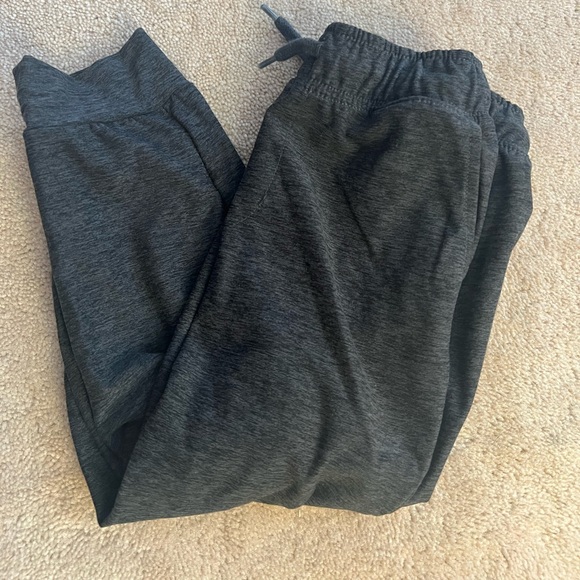 OshKosh B’gosh Long Sleeve and Pants Set 3T - Picture 4 of 4